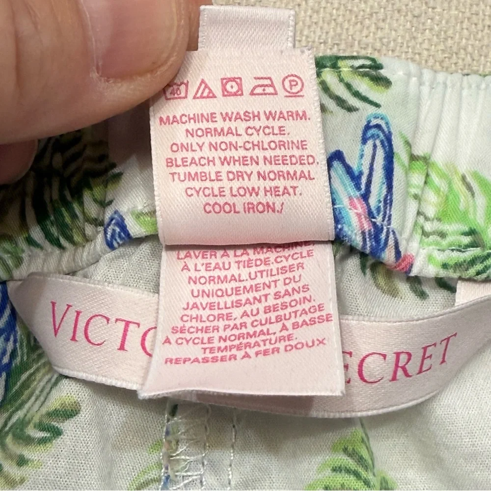 Victoria's Secret 2 pc Set - Parrot and Floral Print Sleepwear Shorts - Size SP